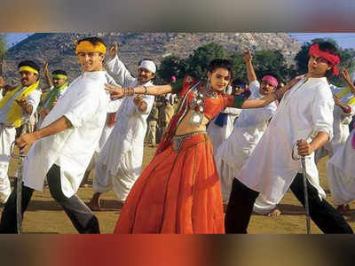 Encore for Shah Rukh and Salman Khan's Karan Arjun song in Bhangra Paa Le