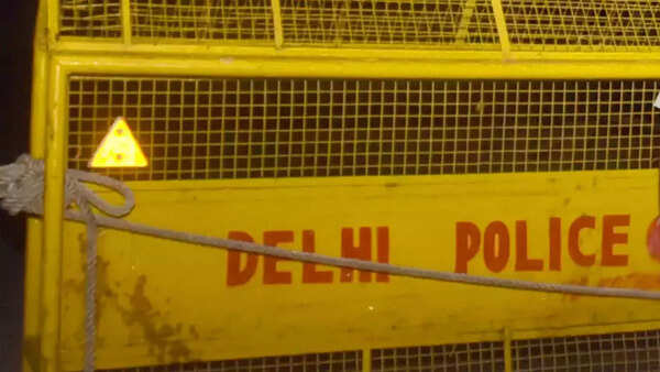 Knife-armed burglar breaks into retired IRS official's home in Delhi's Vasant Kunj