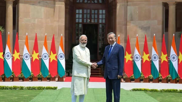 Focus on trade and defence, India & Vietnam upgrade ties, reaffirm commitment to freedom of navigation, target $ 25 billion trade