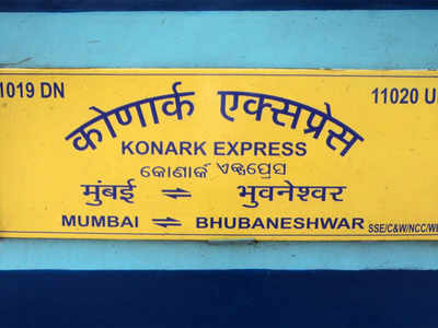 Passengers of Konark Express robbed by 8