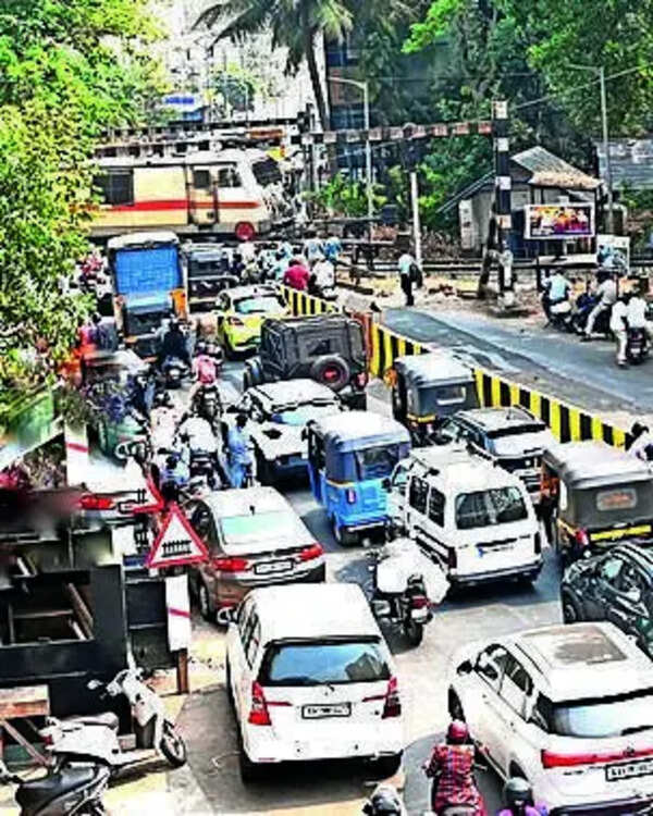 Railways mulls construction of ROB at Pandeshwar level crossing