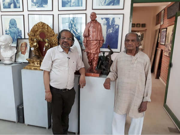 Behind world's tallest statue, a tireless 93-year-old
