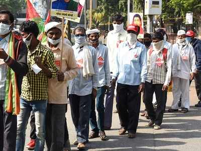 Maharashtra: 3,000 farmers start long procession to Delhi