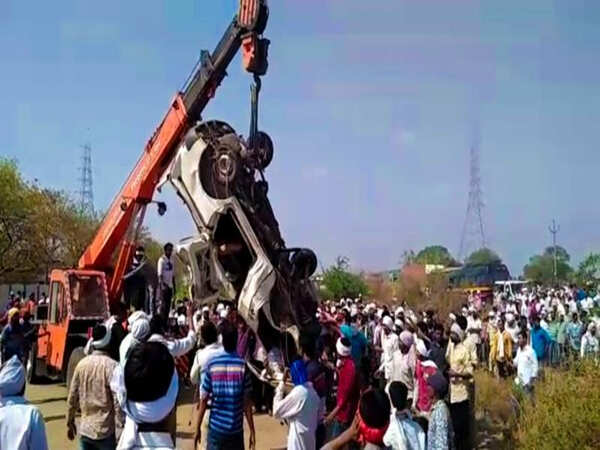 13, including 2 kids, die in accident at Malkapur