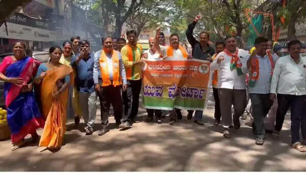 BJP functionaries in H-D celebrate election victories