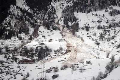 Snow avalanche hits army post in Machil sector, 3 soldiers killed, 1 injured