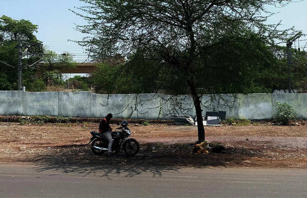 Scorching heat grips Pune, but thundershowers & light rain may bring relief this Friday