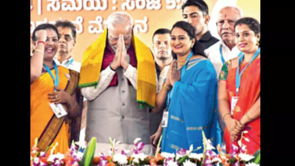 Congress turned IT hub into tanker city: PM Narendra Modi