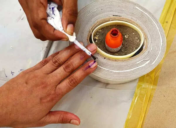 Wrinkle for Congress as rebel stays put in Davanagere South bypoll fray