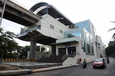 Parking fees at station brings windfall for Metro