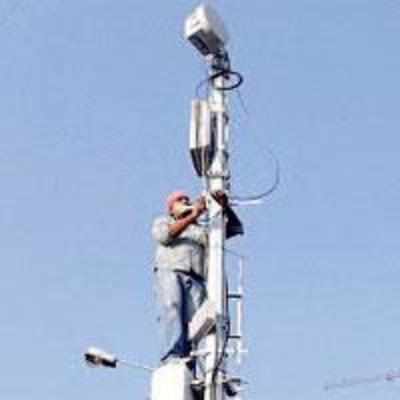 Mobile tower technicians protest cop questioning