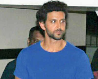 What’s Cooking? Hrithik Roshan drops by Farhan Akhtar’s residence
