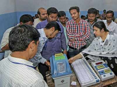Snake inside VVPAT machine holds up polling in Kannur