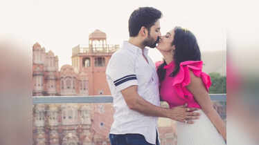 When TV celebs locked-lips in public