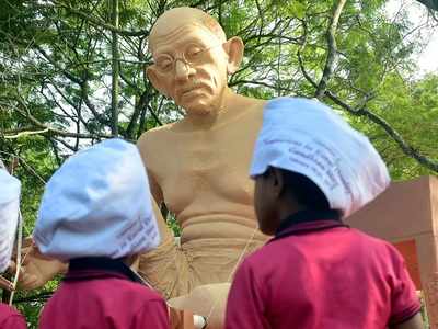 Nathuram Godse killed Mahatma Gandhi due to his 'bhakti' for the country, says Hindu seer