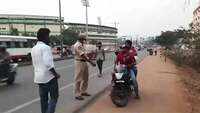 Visakhapatnam: Cops fine commuters without face-mask in a special drive 