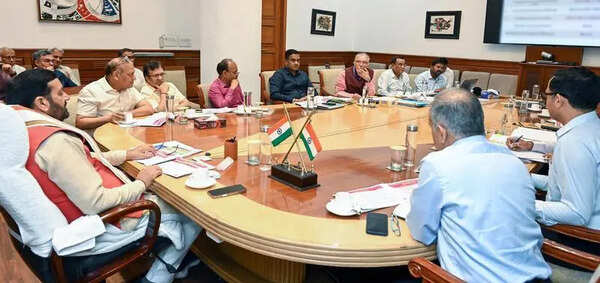 CM accords top priority to pond upkeep, wastewater management