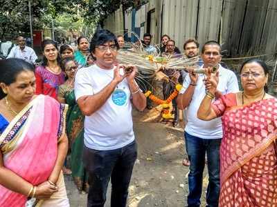 Borivali residents conduct last rites of 'poisoned' coconut tree as per Hindu rituals