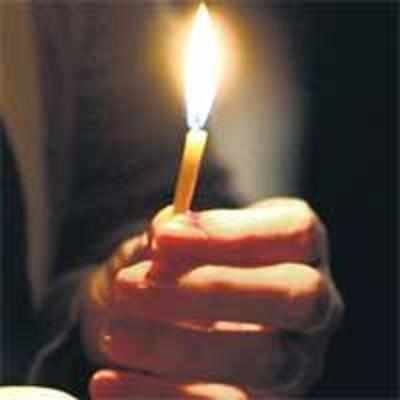Darjeeling diktat: have dinner only by candlelight!