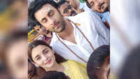 Alia Bhatt and Ranbir Kapoor seek blessings at Varanasi's Kashi Vishwanath Temple, picture goes viral 