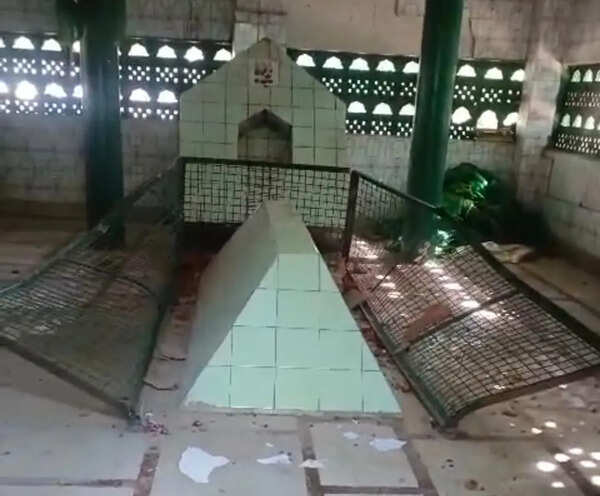 Mazar vandalised, sacred cloth burnt in Shahjahanpur; case filed