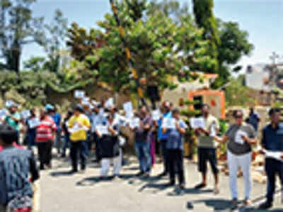 Protest against jams at Kaggadasapura