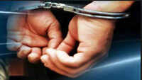 Couple held for cheating on pretext of exchanging US dollars for rupees at lower rates in Delhi 