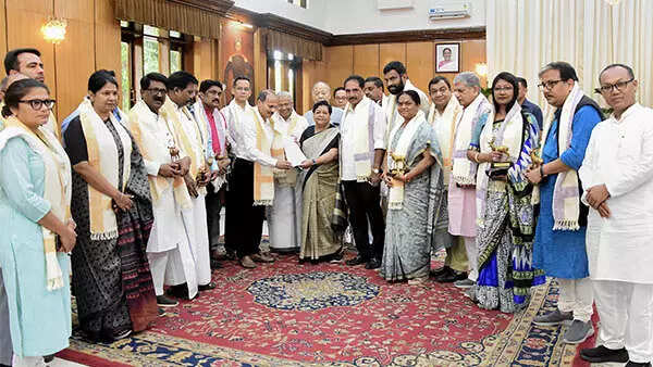 'We saw a divided Manipur & a clueless, indifferent govt'
