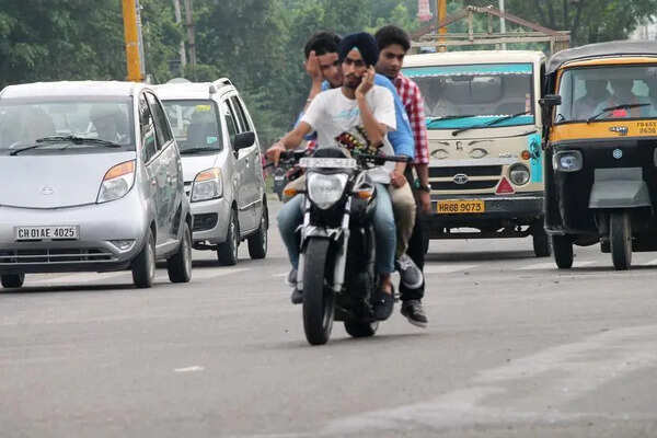 Helmet violations surge in Mohali, challan disposal remains low