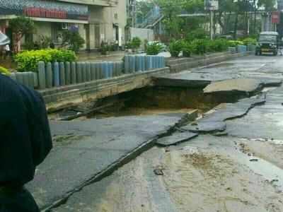 Marine Drive shut for traffic after pipeline burst