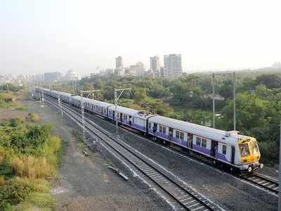 Passenger injured after pipe falls on his neck at Nerul station