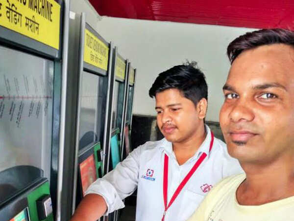 Lucknow Metro educates passengers on usage of automatic TVMs