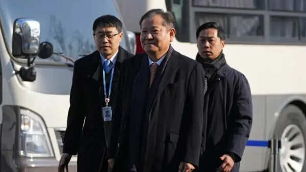 Seoul court extends ex-minister's term in martial law case