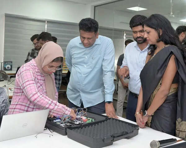 Govt plans cap on computer science engg intake: Min