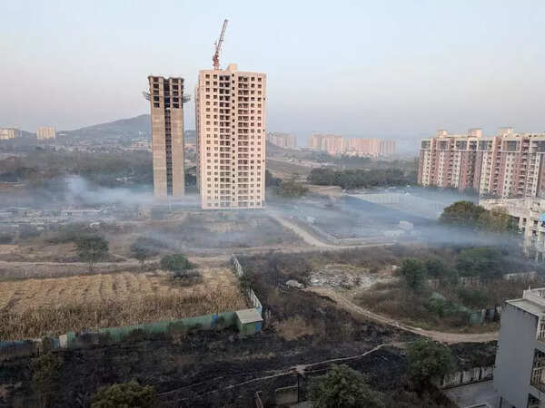 Recurrent burning of dry waste degrades quality of air in Sus and Mhalunge