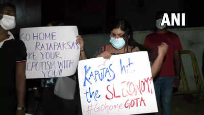 Sri Lanka Economic Crisis: Amid the economic crisis, Srilankans protest outside PM Mahinda Rajapaksa's residence in Colombo