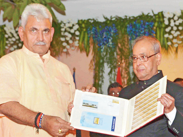 Samajwadi Party clutching onto Qaumi Ekta Dal as last straw: Manoj Sinha