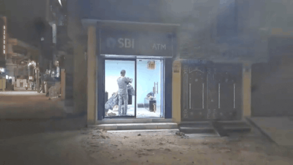 From ‘State Barbers of India’ to ‘kesh withdrawal’: Internet can’t stop joking about Patna’s viral SBI ATM salon