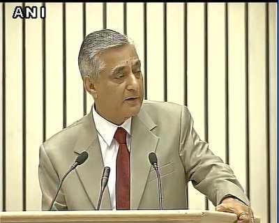CJI breaks down, tells PM not to shift entire burden on -
judiciary on judges shortage