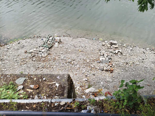 2 boatmen fined after oil film spotted on Naini Lake