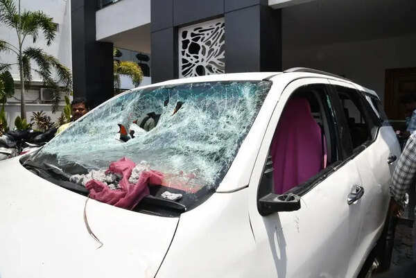 BJP workers vandalise BRS MLA’s office over remarks against Bandi