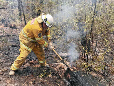 Residents asked to evacuate Australian state amid fire threat