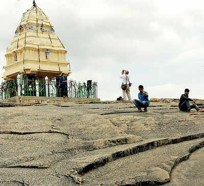 Lalbagh Rock set to get a garland