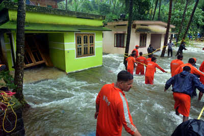 Kerala CM Pinarayi Vijayan visits flood-hit parts; announces ex-gratia for victims