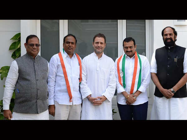 Tollywood producer Bandla Ganesh, TRS MLC Bhupathi Reddy join Congress