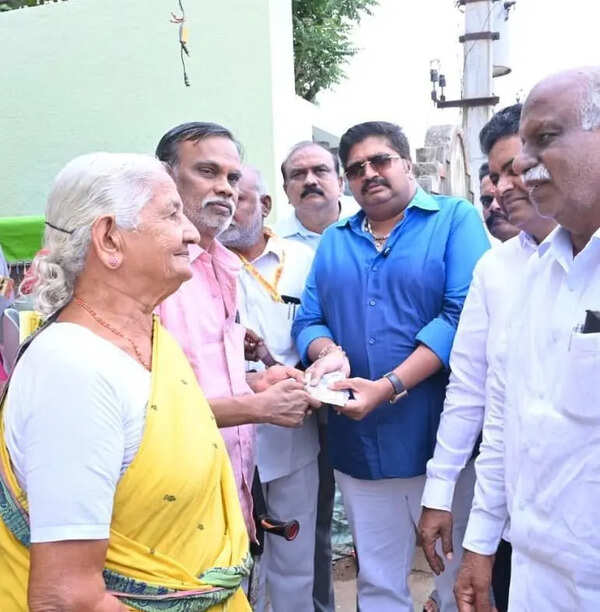 Chittoor MLA surrenders his gunmen, later withdraws decision