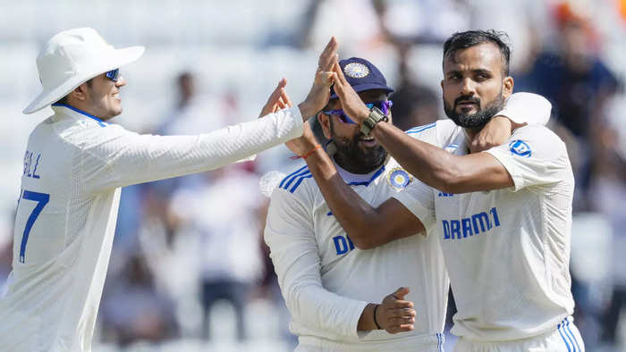 IND vs ENG Live Score: LUNCH REPORT - Akash Deep takes three wickets on debut, India reduce England to 112/5