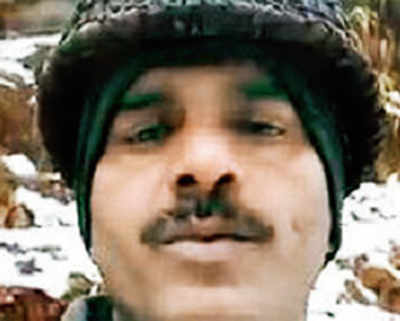 BSF jawan who posted video on bad food gets axed for ‘indiscipline’