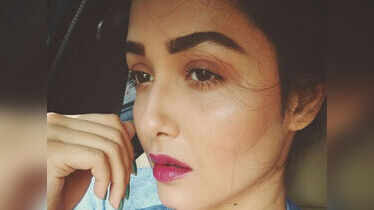 Style quotient of actress Roshni Bhattacharyya, see pics