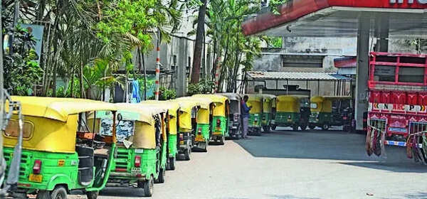 Auto, taxi operators in Karnataka seek subsidy to shift from LPG to CNG, EV